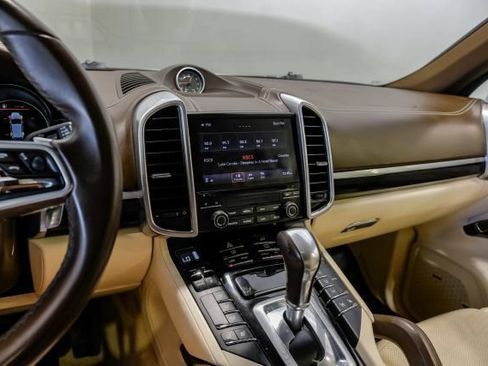 Used 2017 Porsche Cayenne AWD/4WD image 38