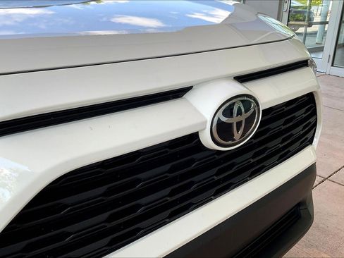 Certified 2025 Toyota RAV4 XLE FWD image 31