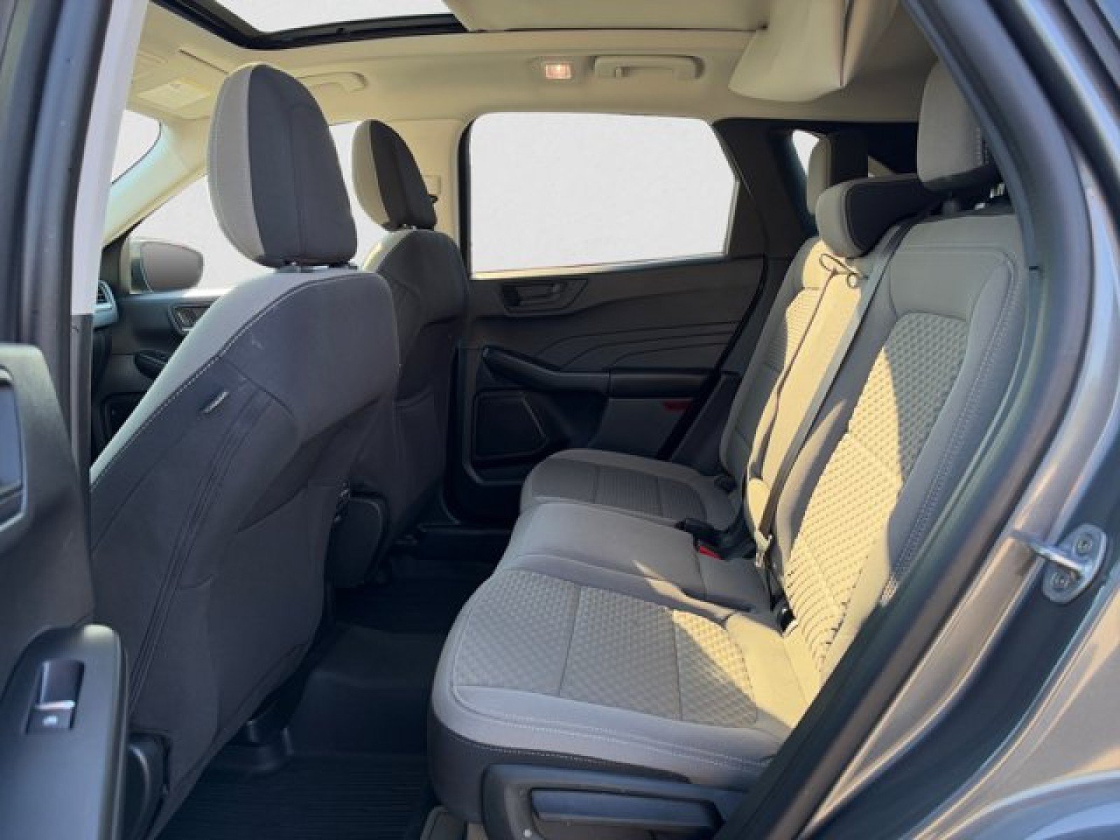 Used 2022 Ford Escape SE w/ SE Sport Appearance Package AWD/4WD image 18