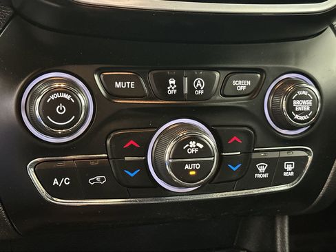 Used 2019 Jeep Cherokee High Altitude image 23