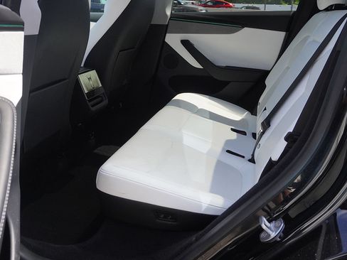 Used 2026 Tesla Model Y Long Range AWD/4WD image 34