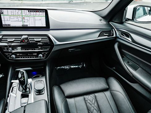 Used 2023 BMW 530i w/ M Sport Package image 15