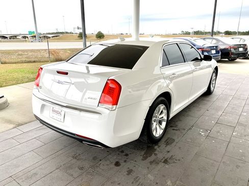 Used 2023 Chrysler 300 Touring image 5