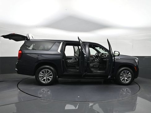Used 2025 GMC Yukon XL Denali AWD/4WD image 39