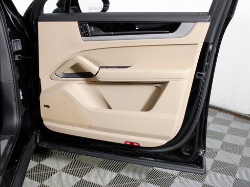 New 2026 Porsche Cayenne Coupe image 37