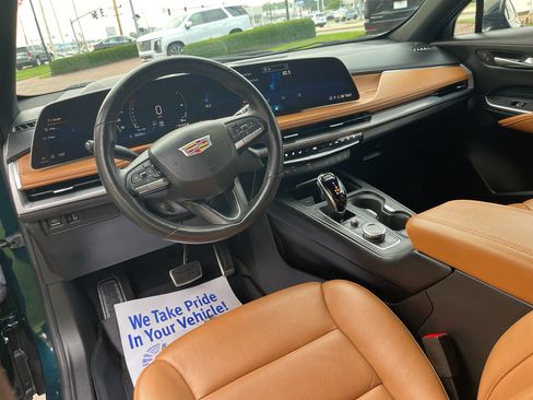Used 2024 Cadillac XT4 Sport AWD/4WD image 30