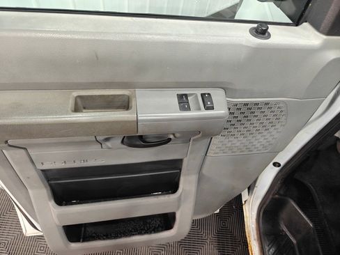 Used 2011 Ford E-150 and Econoline 150 w/ PWR Group image 30