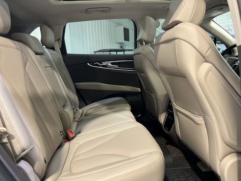 Used 2023 Lincoln Nautilus Reserve image 15