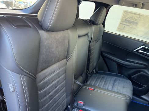 New 2025 Mitsubishi Outlander SE image 29
