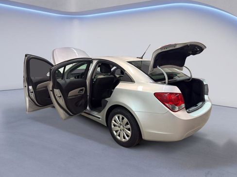 Used 2011 Chevrolet Cruze LS w/ Connectivity Package image 10