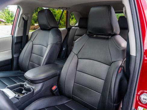 Used 2020 Toyota RAV4 XLE w/ Convenience Package FWD image 20