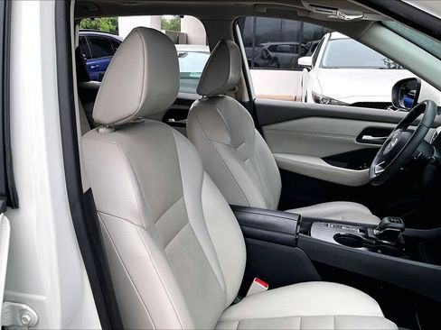 Used 2023 Nissan Rogue SV w/ SV Premium B Package image 9