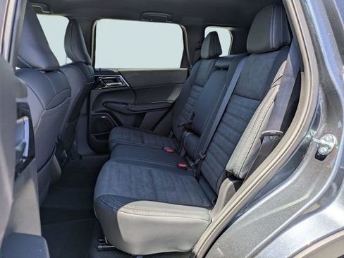 New 2026 Mitsubishi Outlander LE image 14