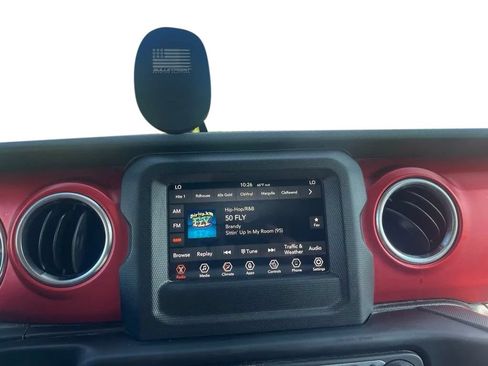 Used 2021 Jeep Wrangler Unlimited Rubicon w/ Cold Weather Group AWD/4WD image 31