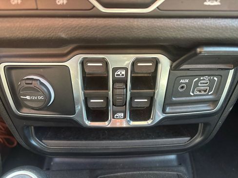 Used 2024 Jeep Wrangler Unlimited Sport AWD/4WD image 14