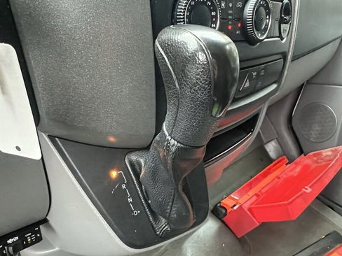 Used 2013 Freightliner Sprinter 2500 image 15