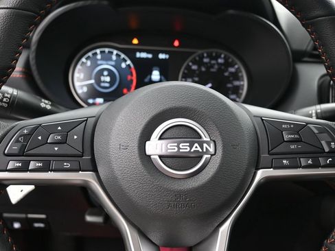 New 2025 Nissan Versa SR w/ Trunk Package FWD image 17