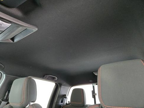 Used 2025 Nissan Frontier Pro-X w/ Pro Convenience Package RWD image 11