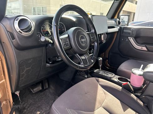 Used 2015 Jeep Wrangler Sahara w/ Dual Top Group AWD/4WD image 17