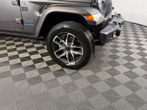 Used 2024 Jeep Wrangler Unlimited AWD/4WD image 13