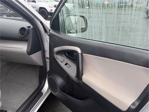 Used 2011 Toyota RAV4 4WD image 17