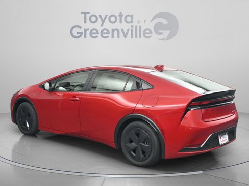 Used 2025 Toyota Prius LE FWD image 8