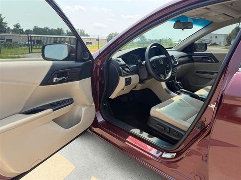 Used 2017 Honda Accord EX image 14