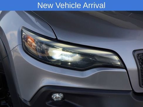 Used 2019 Jeep Cherokee Trailhawk AWD/4WD image 13