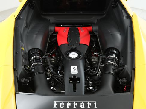 Certified 2022 Ferrari F8 Tributo RWD image 40