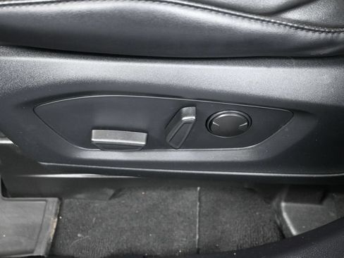 Used 2022 Ford Explorer XLT w/ Equipment Group 202A AWD/4WD image 12