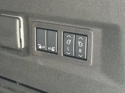 Used 2025 Chevrolet Tahoe High Country AWD/4WD image 6