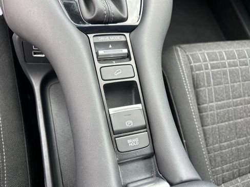 Used 2023 Honda HR-V LX image 23