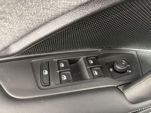 New 2025 Volkswagen Tiguan S image 17