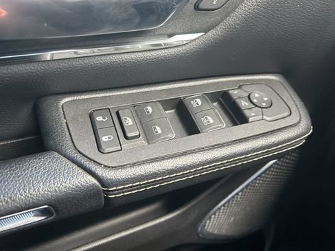Used 2025 RAM 1500 Laramie AWD/4WD image 18