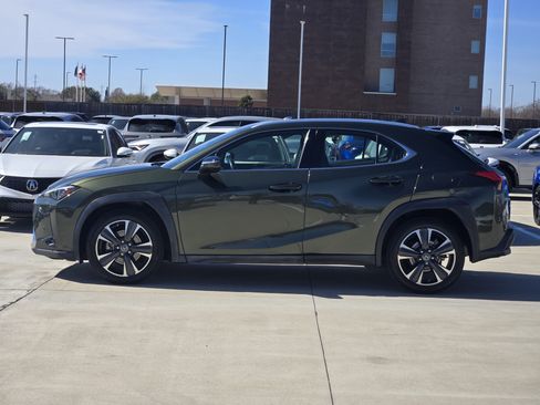 Used 2021 Lexus UX 200 w/ Premium Package image 3