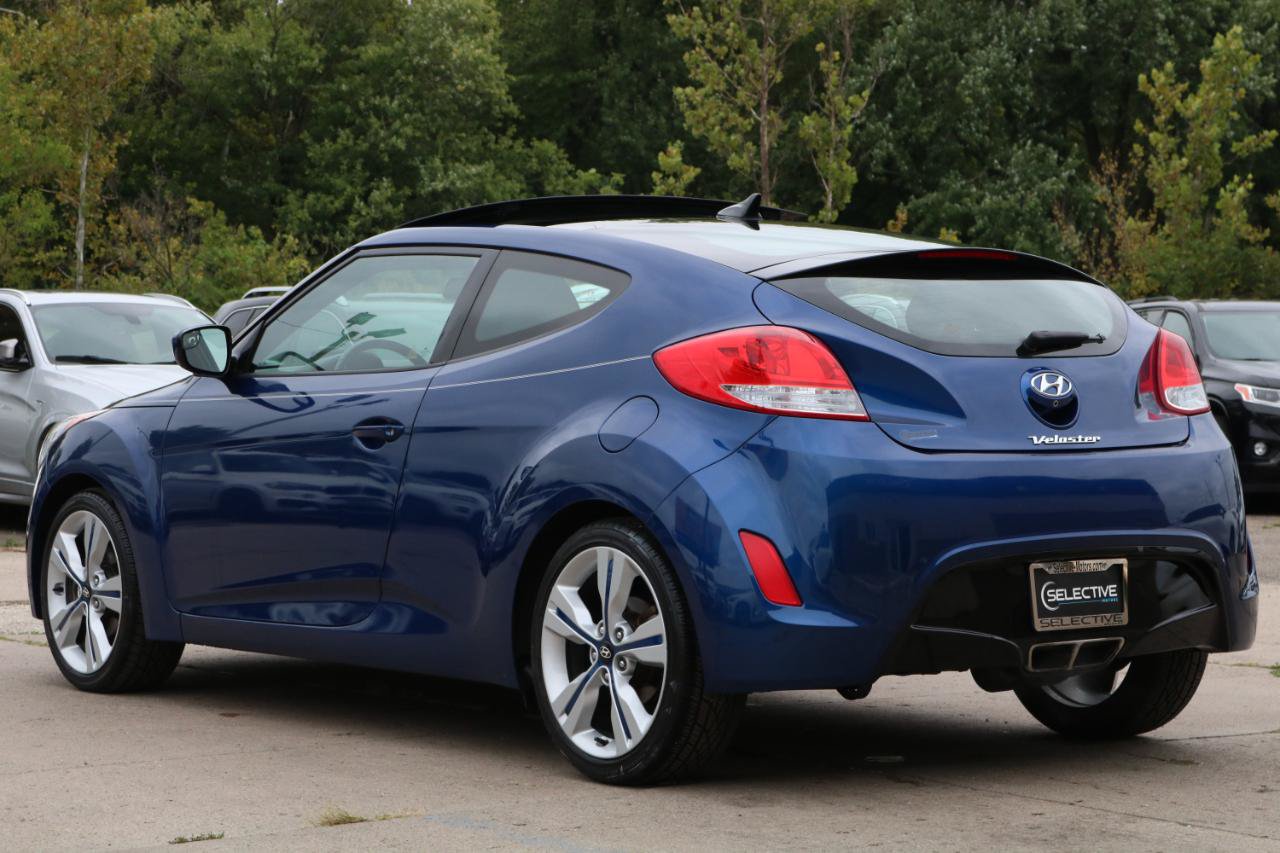 Used 2017 Hyundai Veloster Value Edition FWD image 12