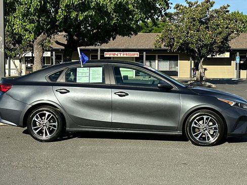 Used 2023 Kia Forte LXS image 7