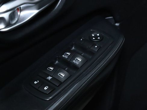 Used 2016 Jeep Cherokee High Altitude w/ Luxury Group AWD/4WD image 16