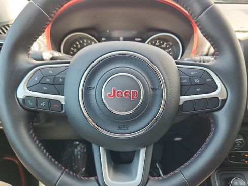 Used 2018 Jeep Compass Trailhawk AWD/4WD image 9
