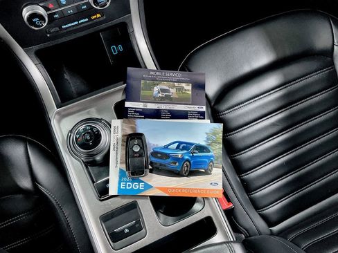 Used 2024 Ford Edge SEL image 11