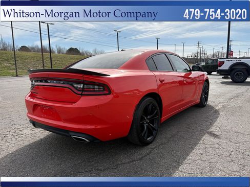Used 2018 Dodge Charger SXT w/ Blacktop Package image 5