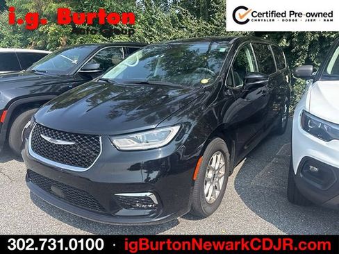 Used 2024 Chrysler Pacifica Touring-L FWD image 2