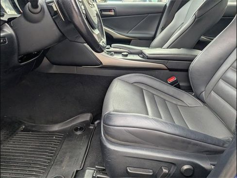 Used 2019 Lexus IS 300 AWD image 9