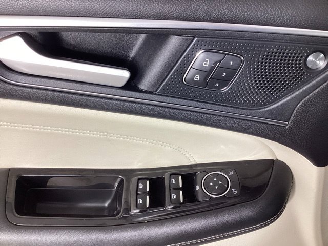 Used 2020 Ford Edge Titanium AWD/4WD image 11