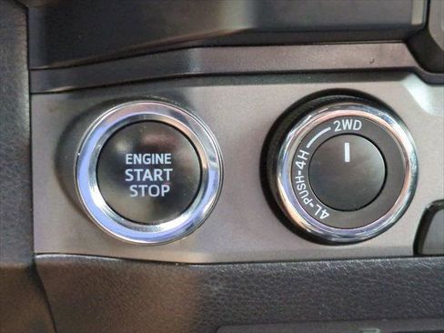 Certified 2019 Toyota Tacoma TRD Sport image 28