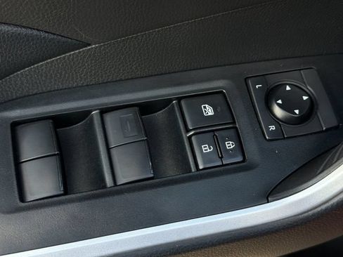 Used 2020 Toyota RAV4 XLE w/ Convenience Package FWD image 13