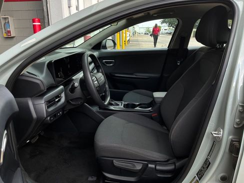 Used 2025 Kia K4 FWD image 10