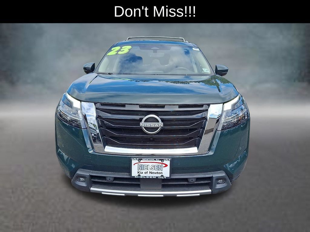 Used 2023 Nissan Pathfinder SL AWD/4WD image 3