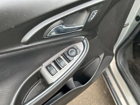 Used 2017 Chevrolet Malibu LT image 13