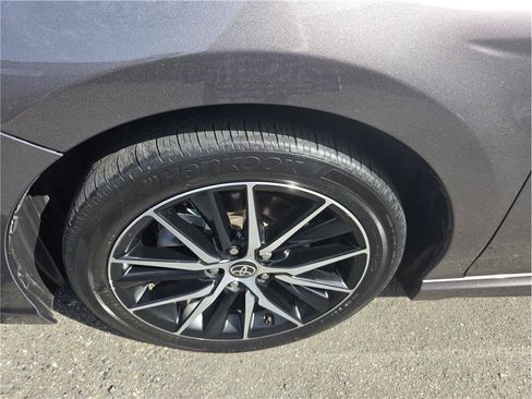Used 2024 Toyota Camry SE w/ Cold Weather Package FWD image 11